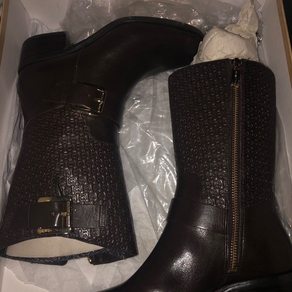 Michael kors brown boots with gold buckle. - Picture 2 of 2